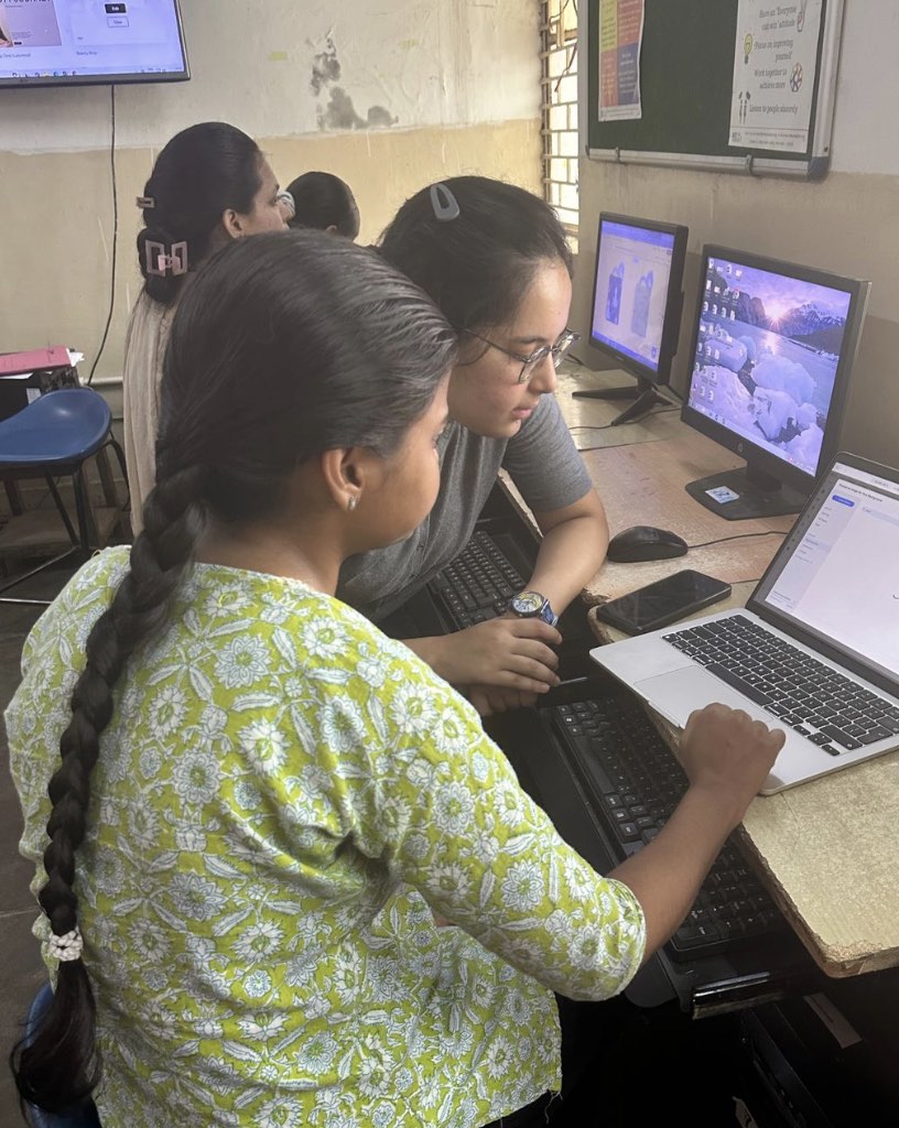 Mehak helping a participant at a computer